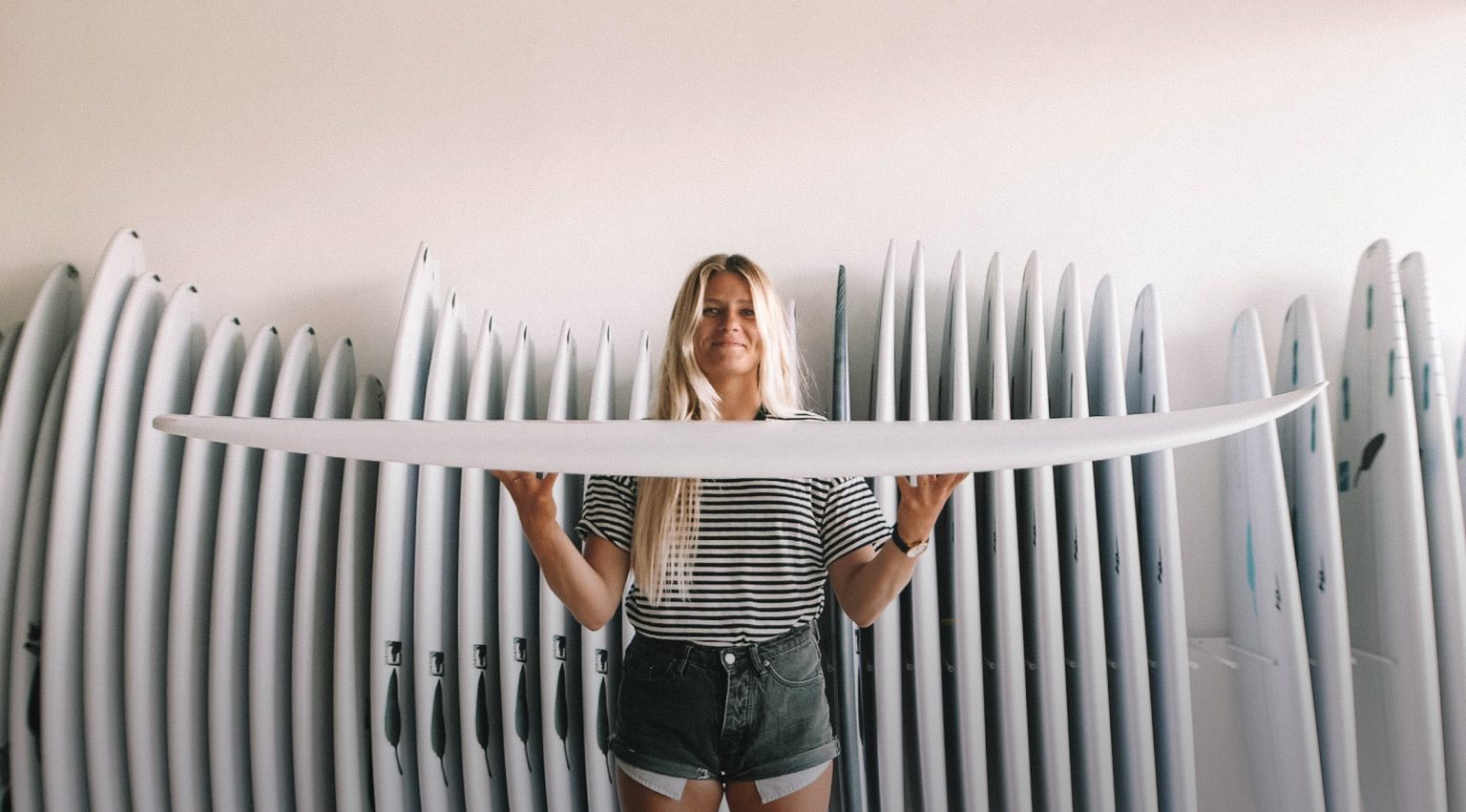 Surfboard Dimensions : Length, Width, Thickness & Foil